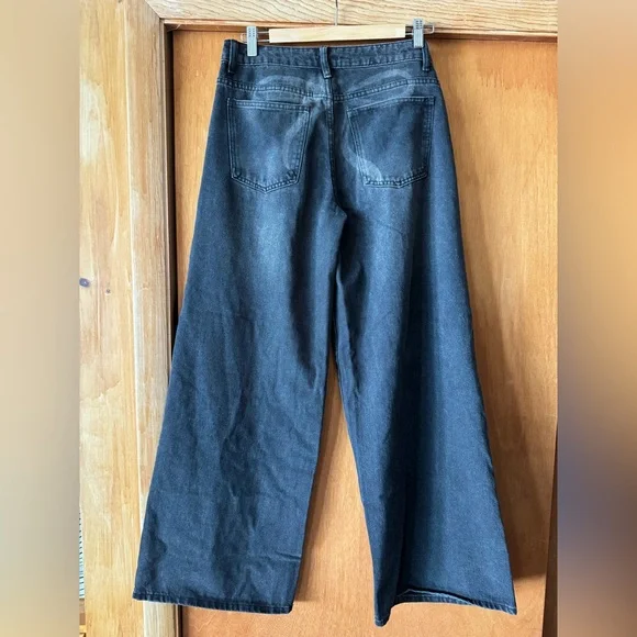 Edikted Vyxen Vintage Washed Low Rise Jeans in Black Washed - Picture 3 of 6